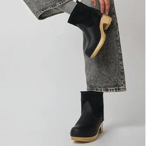 No. 6   5" Pull on Shearling Clog Boot on Mid Heel in Black Suede Size 38